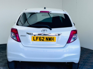 2012 Toyota Yaris 1.33 Dual Vvt-I Tr Multidrive S Euro 5 5dr in White — image 6