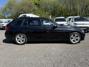 2016 BMW 3 Series 1.5 318i Sport Touring in Black — image 4