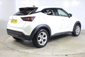 2020 Nissan Juke 1.0 Dig-T N-Connecta SUV 5dr Petrol Manual Euro 6 (s/s) (117 Ps) in White — image 5