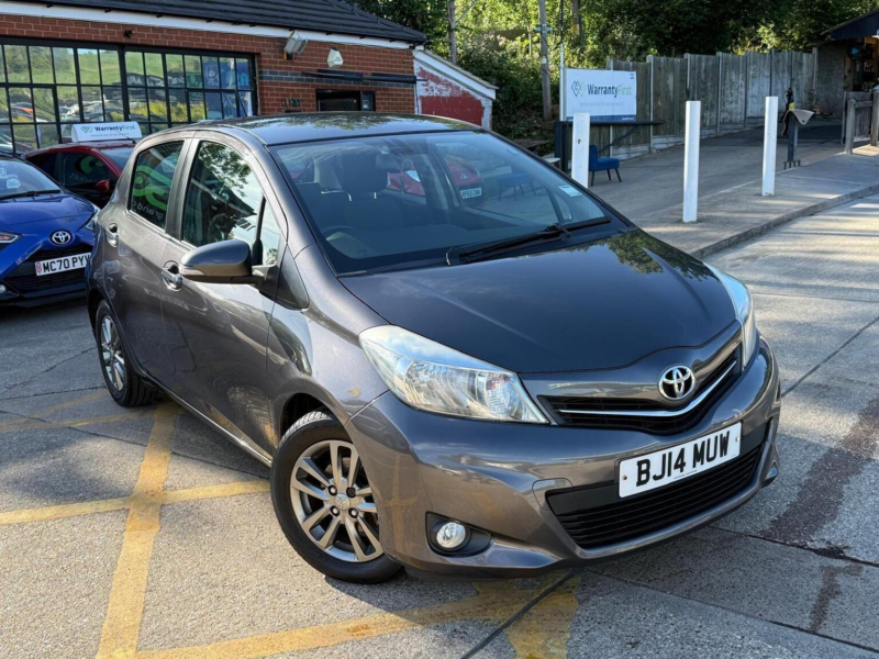 2014 Toyota Yaris 1.33 Dual Vvt-I Icon Plus Euro 5 5dr in Grey — image 1