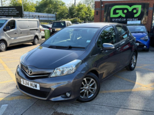 2014 Toyota Yaris 1.33 Dual Vvt-I Icon Plus Euro 5 5dr in Grey — image 2