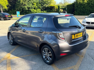 2014 Toyota Yaris 1.33 Dual Vvt-I Icon Plus Euro 5 5dr in Grey — image 5