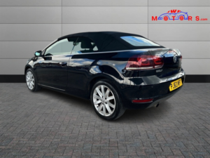 2013 Volkswagen Golf 1.6 Tdi Bluemotion Tech Se in Black — image 5