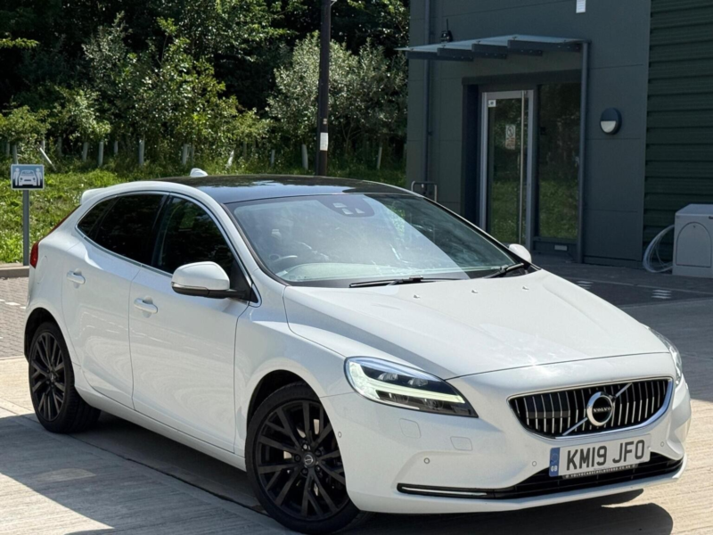 2019 Volvo V40 1.5 T3 Inscription Edition Auto Euro 6 (s/s) 5dr in White — image 1