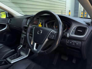2019 Volvo V40 1.5 T3 Inscription Edition Auto Euro 6 (s/s) 5dr in White — image 2