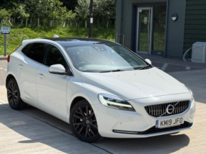 2019 Volvo V40 1.5 T3 Inscription Edition Auto Euro 6 (s/s) 5dr in White — image 5