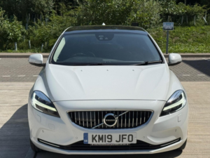 2019 Volvo V40 1.5 T3 Inscription Edition Auto Euro 6 (s/s) 5dr in White — image 6