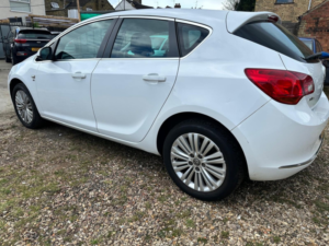 2014 Vauxhall Astra 1.7 Cdti Ecoflex Excite in White — image 3