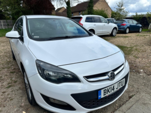 2014 Vauxhall Astra 1.7 Cdti Ecoflex Excite in White — image 6