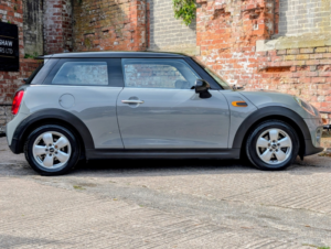 2017 MINI Hatch 1.5 Cooper 3-Door Hatch in Grey — image 4