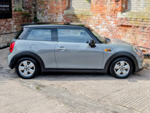 2017 MINI Hatch 1.5 Cooper 3-Door Hatch in Grey — image 5