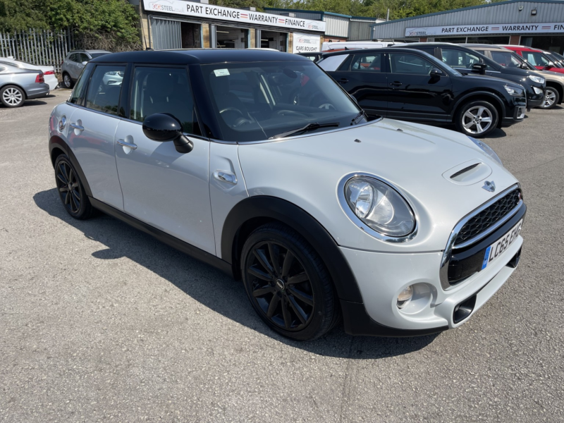 2015 MINI Hatch 2.0 5-Door Hatch Cooper Sd in Silver — image 1