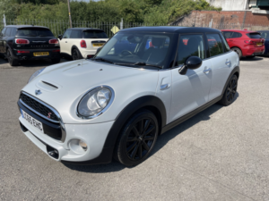 2015 MINI Hatch 2.0 5-Door Hatch Cooper Sd in Silver — image 2