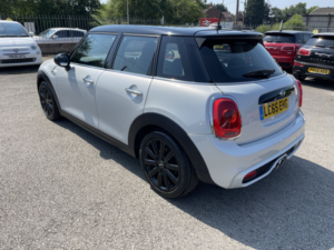 2015 MINI Hatch 2.0 5-Door Hatch Cooper Sd in Silver — image 3
