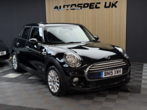 2015 MINI Hatch 1.5 5-Door Hatch Cooper D in Black — image 2