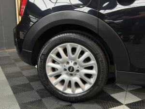 2015 MINI Hatch 1.5 5-Door Hatch Cooper D in Black — image 6