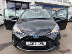 2017 Toyota Yaris 1.5 Vvt-H Icon Tech E-CVT Euro 6 (s/s) 5dr in Black — image 2