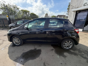 2017 Toyota Yaris 1.5 Vvt-H Icon Tech E-CVT Euro 6 (s/s) 5dr in Black — image 4