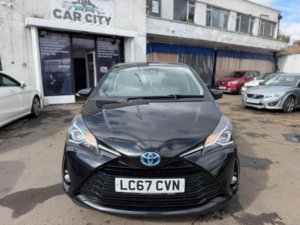 2017 Toyota Yaris 1.5 Vvt-H Icon Tech E-CVT Euro 6 (s/s) 5dr in Black — image 5