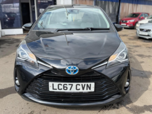 2017 Toyota Yaris 1.5 Vvt-H Icon Tech E-CVT Euro 6 (s/s) 5dr in Black — image 6