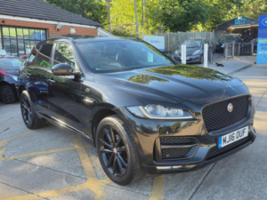 2016 Jaguar F-Pace 2.0 D180 R-Sport Auto AWD Euro 6 (s/s) 5dr in Black — image 5