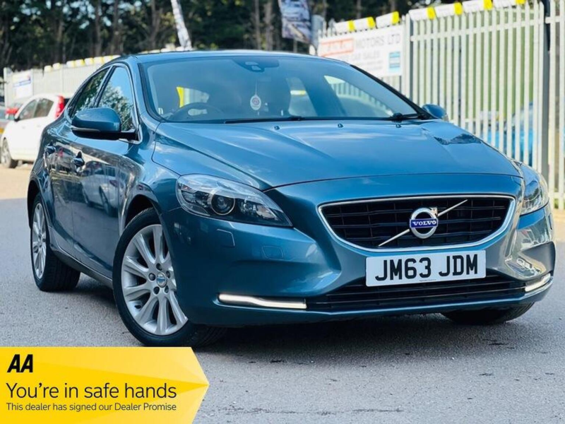2013 Volvo V40 1.6 T4 Se Lux Nav Euro 5 (s/s) 5dr in Blue — image 1