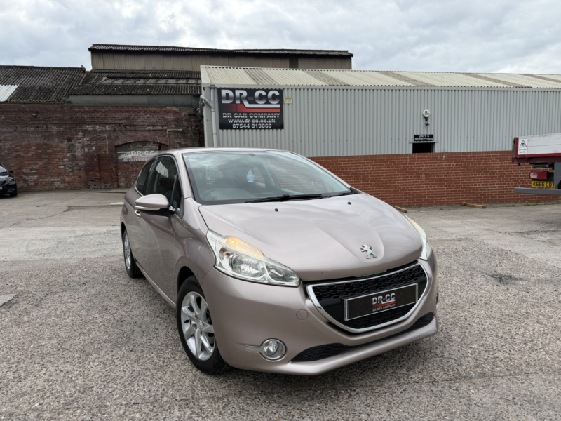 2013 Peugeot 208 1.0 Vti Active in Pink — image 1