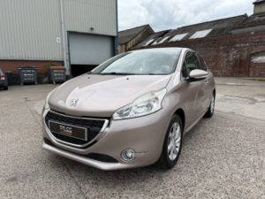 2013 Peugeot 208 1.0 Vti Active in Pink — image 3