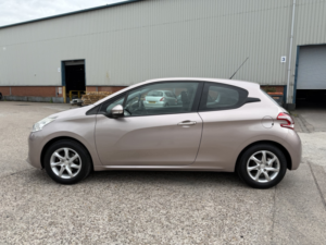 2013 Peugeot 208 1.0 Vti Active in Pink — image 4