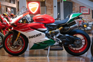 2017 Ducati 1299 Panigale 1299 Final Edition Only 874 Miles in Multicolour — image 2