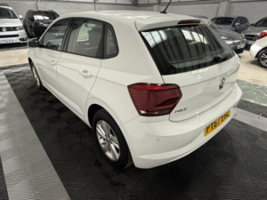 2018 Volkswagen Polo 1.0 Tsi Se in White — image 4