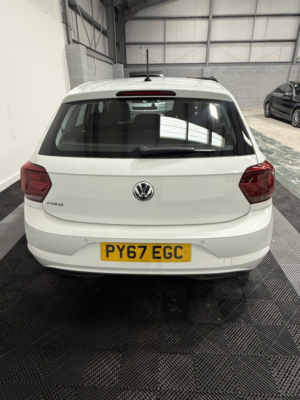2018 Volkswagen Polo 1.0 Tsi Se in White — image 5