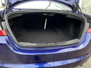 2010 Jaguar Xf 3.0 D V6 Premium Luxury in Blue — image 3