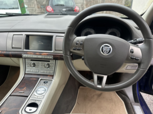 2010 Jaguar Xf 3.0 D V6 Premium Luxury in Blue — image 5