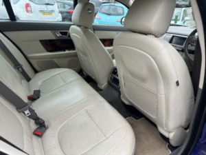 2010 Jaguar Xf 3.0 D V6 Premium Luxury in Blue — image 6