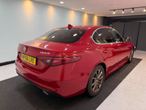2016 Alfa Romeo Giulia 2.2 Td Super Auto Euro 6 (s/s) 4dr in Red — image 3