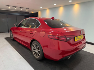 2016 Alfa Romeo Giulia 2.2 Td Super Auto Euro 6 (s/s) 4dr in Red — image 4