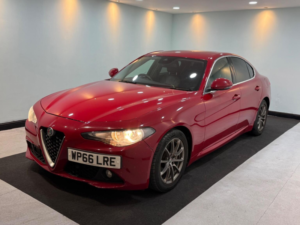 2016 Alfa Romeo Giulia 2.2 Td Super Auto Euro 6 (s/s) 4dr in Red — image 5
