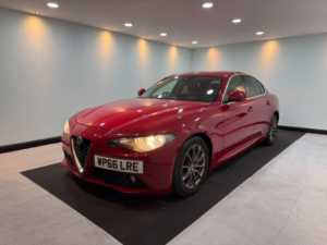 2016 Alfa Romeo Giulia 2.2 Td Super Auto Euro 6 (s/s) 4dr in Red — image 6
