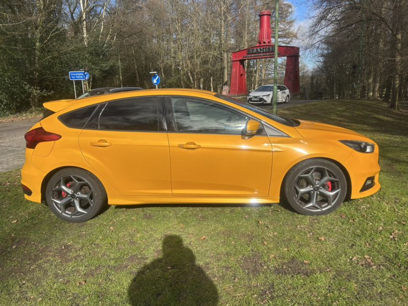 2017 Ford Focus 2.0 Tdci St-3 in Yellow — image 1