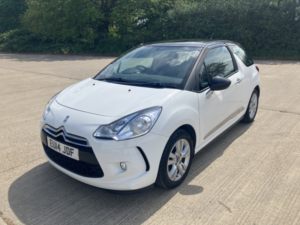 2014 Citroen Ds3 1.2 Vti Dsign Plus in White — image 6