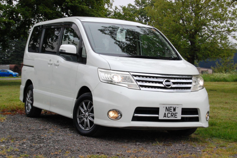 2010 Nissan Serena Highwaystar V Selection in White — image 1