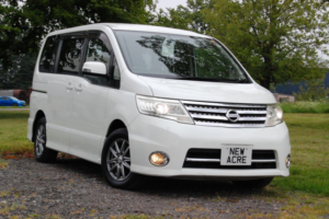 2010 Nissan Serena Highwaystar V Selection in White — image 1