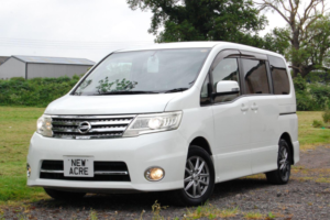 2010 Nissan Serena Highwaystar V Selection in White — image 3