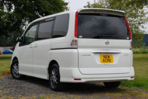 2010 Nissan Serena Highwaystar V Selection in White — image 4