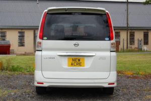 2010 Nissan Serena Highwaystar V Selection in White — image 5