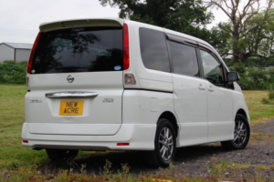2010 Nissan Serena Highwaystar V Selection in White — image 6