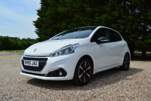 2018 Peugeot 208 1.2 Puretech Allure Premium in White — image 2