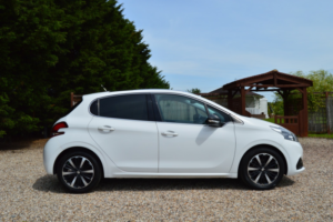 2018 Peugeot 208 1.2 Puretech Allure Premium in White — image 3