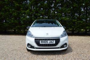 2018 Peugeot 208 1.2 Puretech Allure Premium in White — image 5